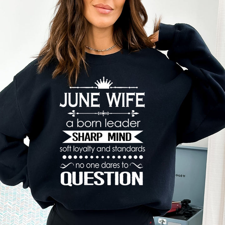 June Wife Sharp Mind - Sweatshirt &amp; Hoodie