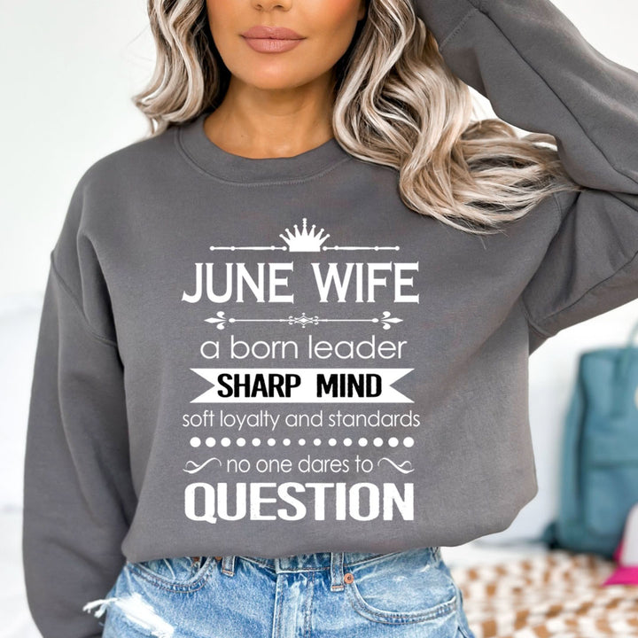 June Wife Sharp Mind - Sweatshirt &amp; Hoodie